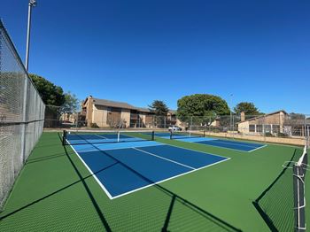 4 Pickleball courts & racket rentals